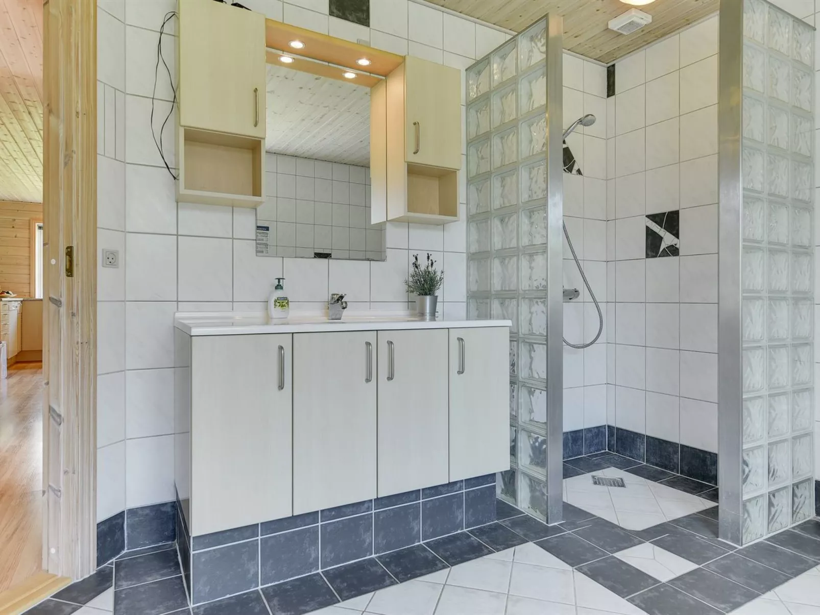 "Fenja" - 500m to the fjord-Binnen