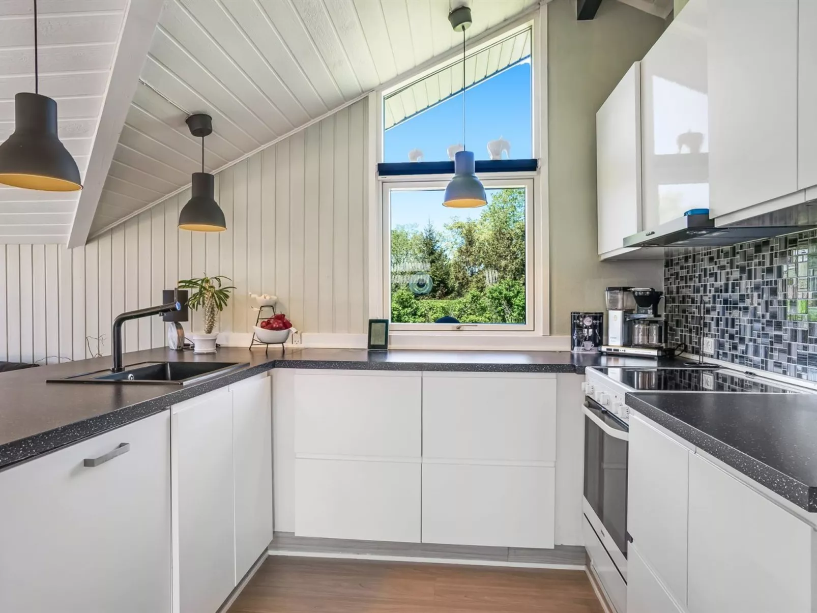 "Bryti" - 500m from the sea-Binnen