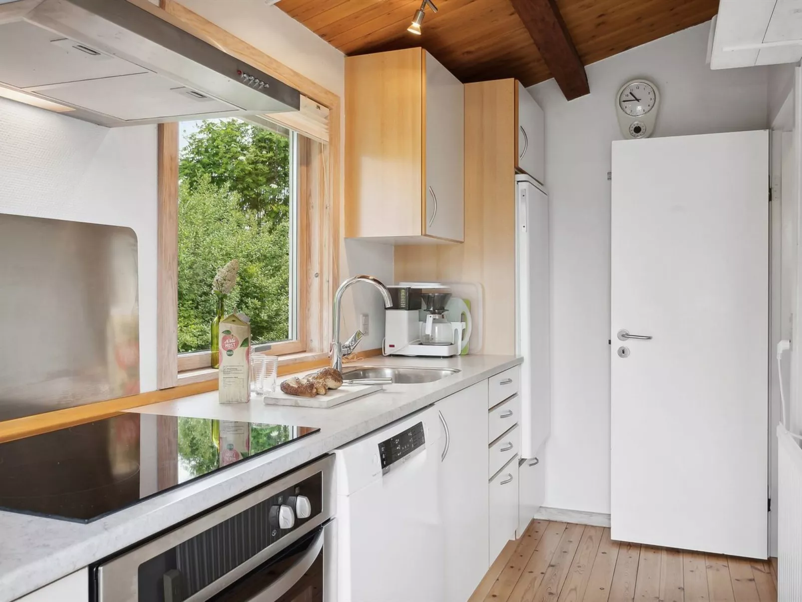 "Felicity" - 250m from the sea-Binnen