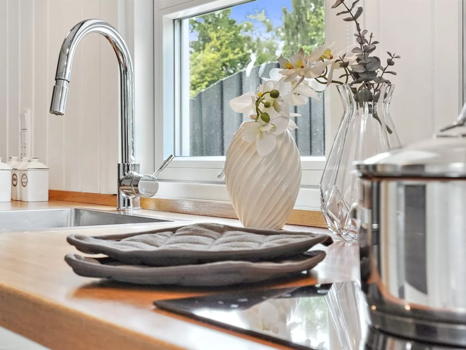 "Sylvi" - 750m from the sea-Binnen