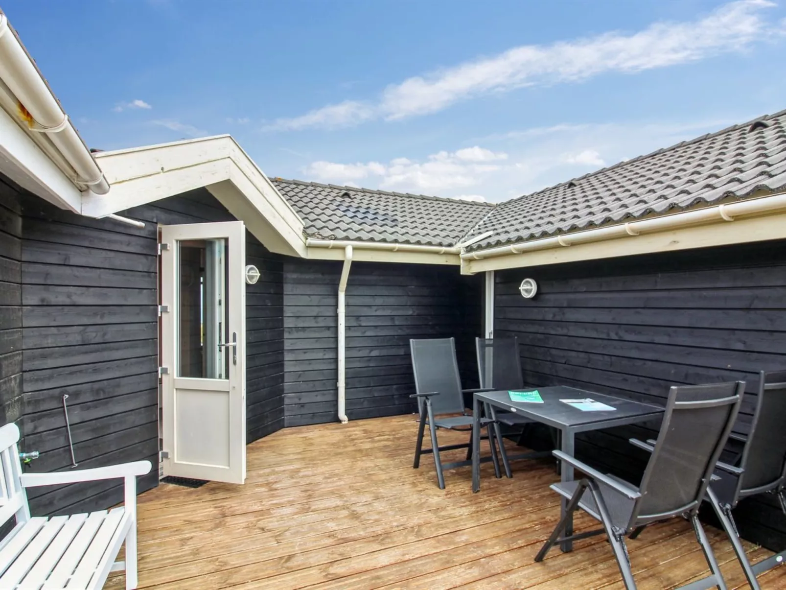 "Dorit" - 100m from the sea-Buiten