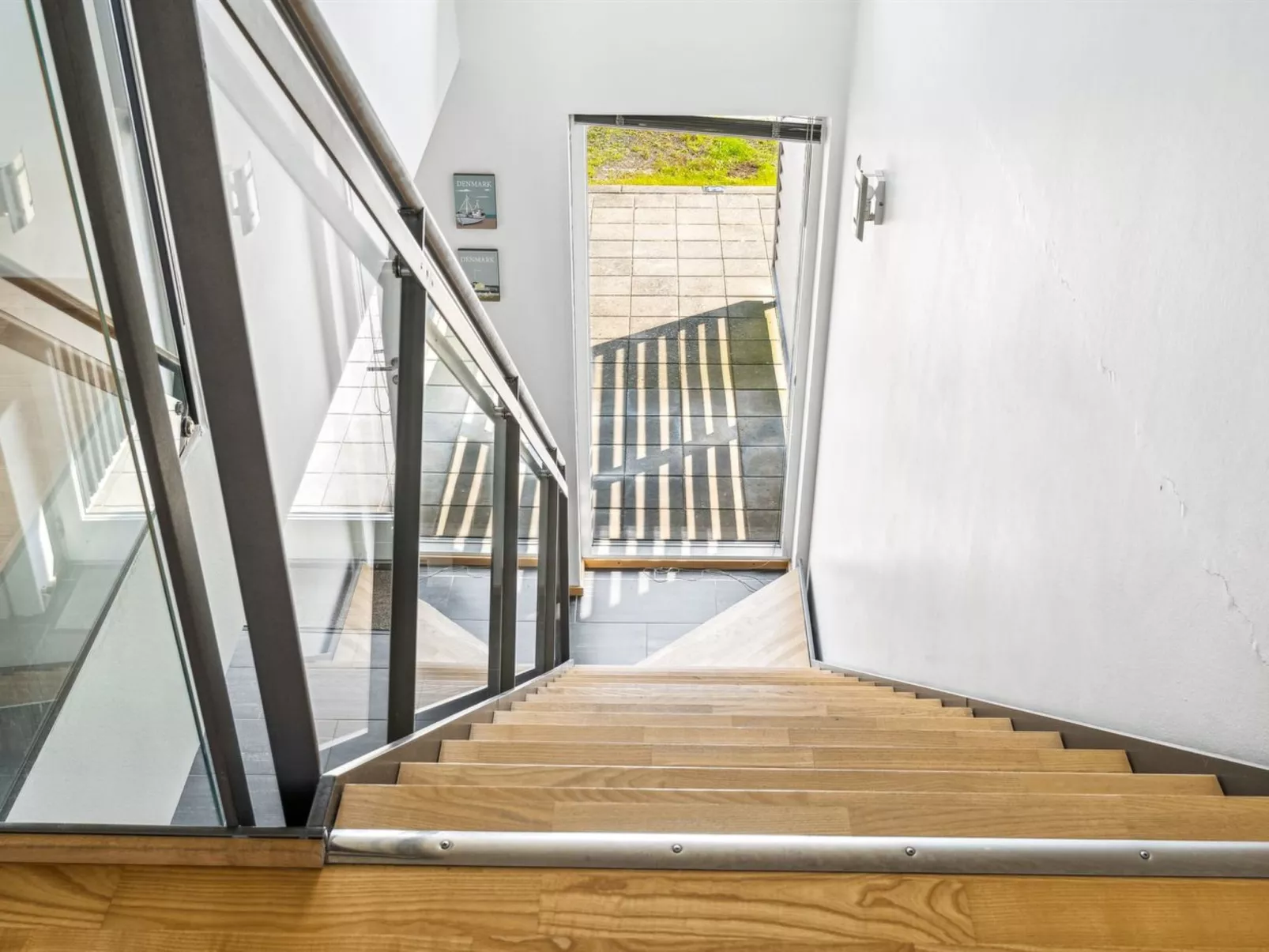 "Kimi" - 100m from the sea-Binnen