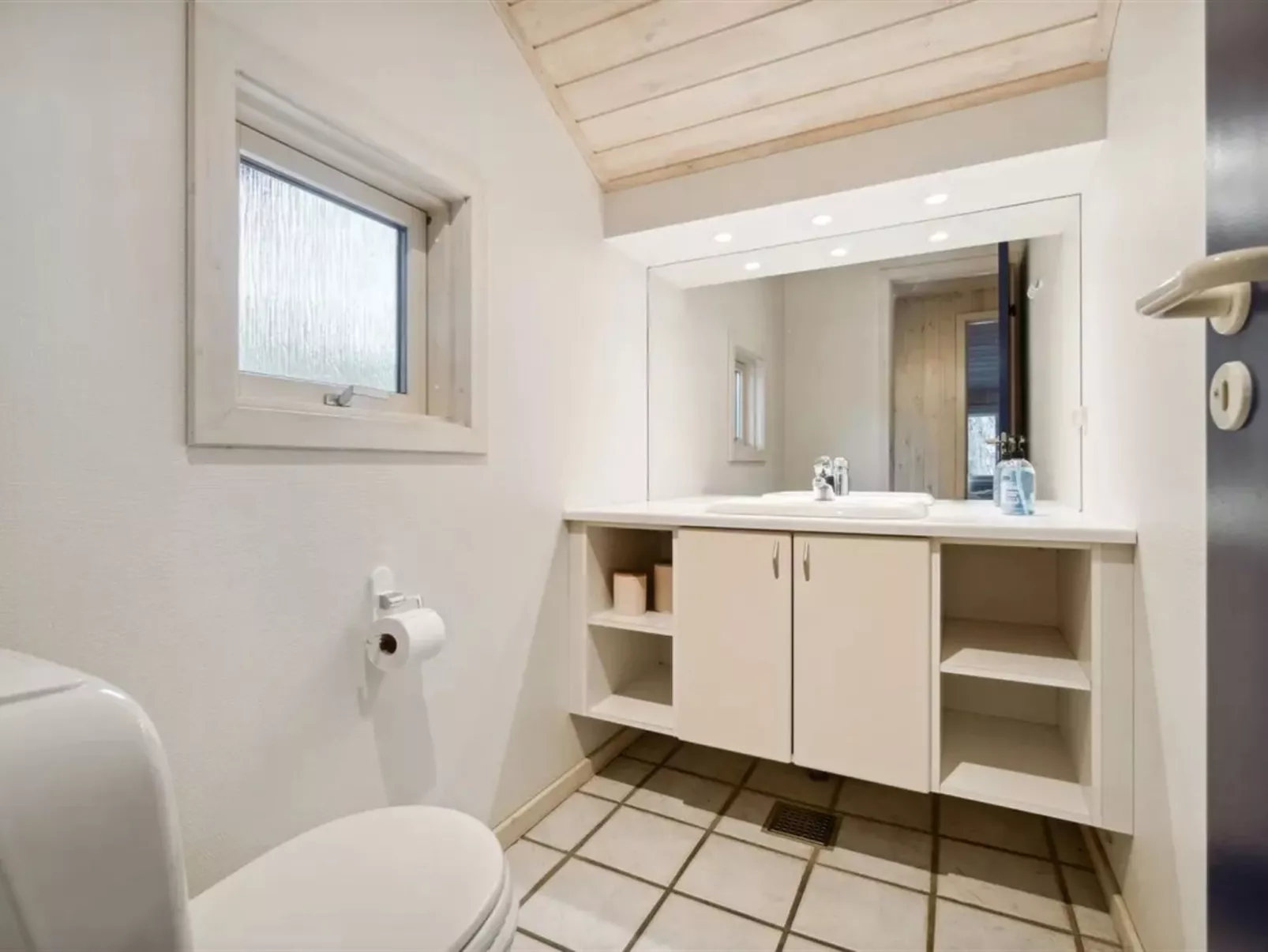 "Micaela" - 450m from the sea-Binnen