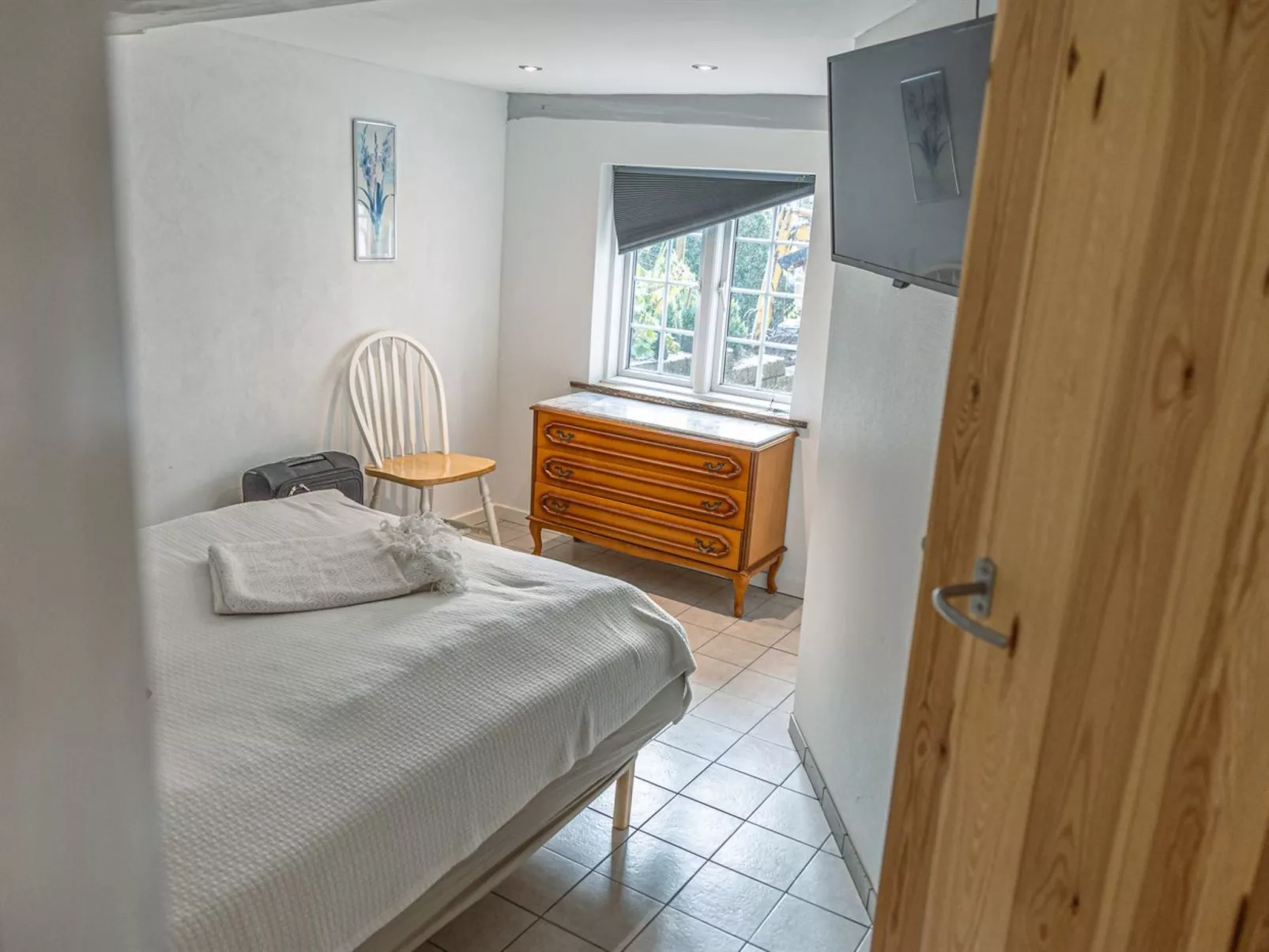 "Arnora" - 48km from the sea-Binnen