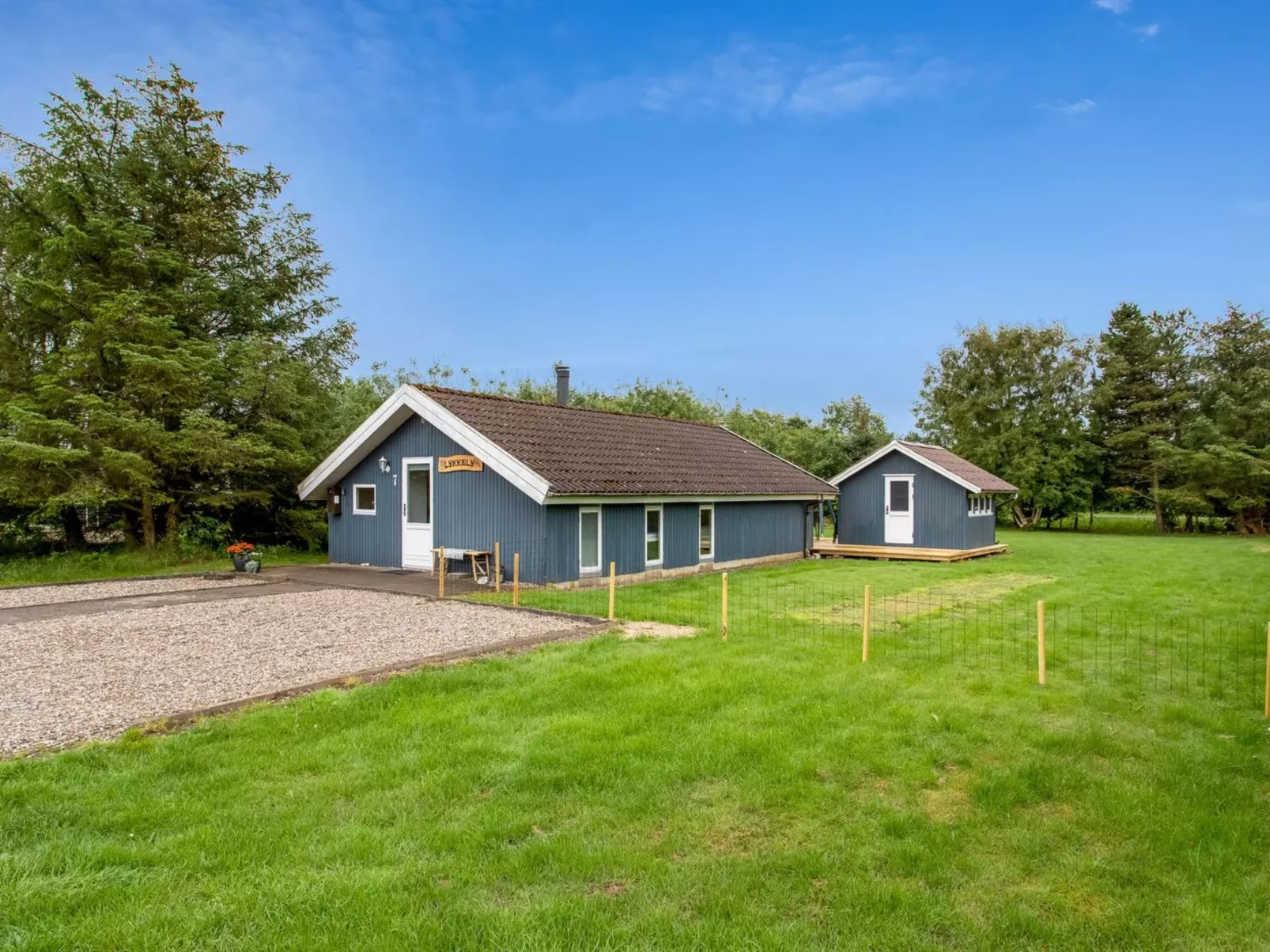 "Frender" - 800m to the fjord-Buiten