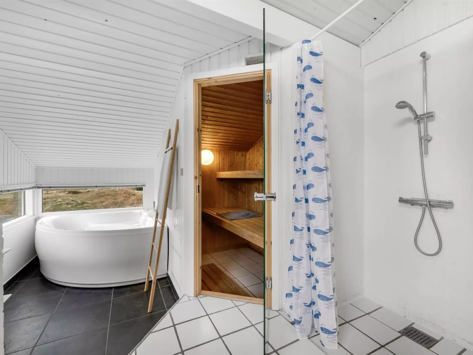 "Josef" - 950m from the sea-Binnen