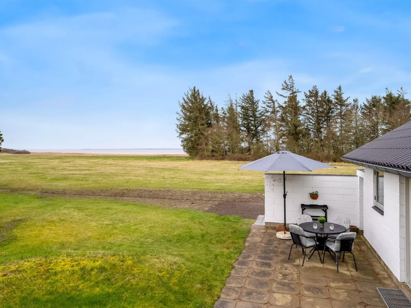 "Moreen" - 200m to the fjord-Buiten