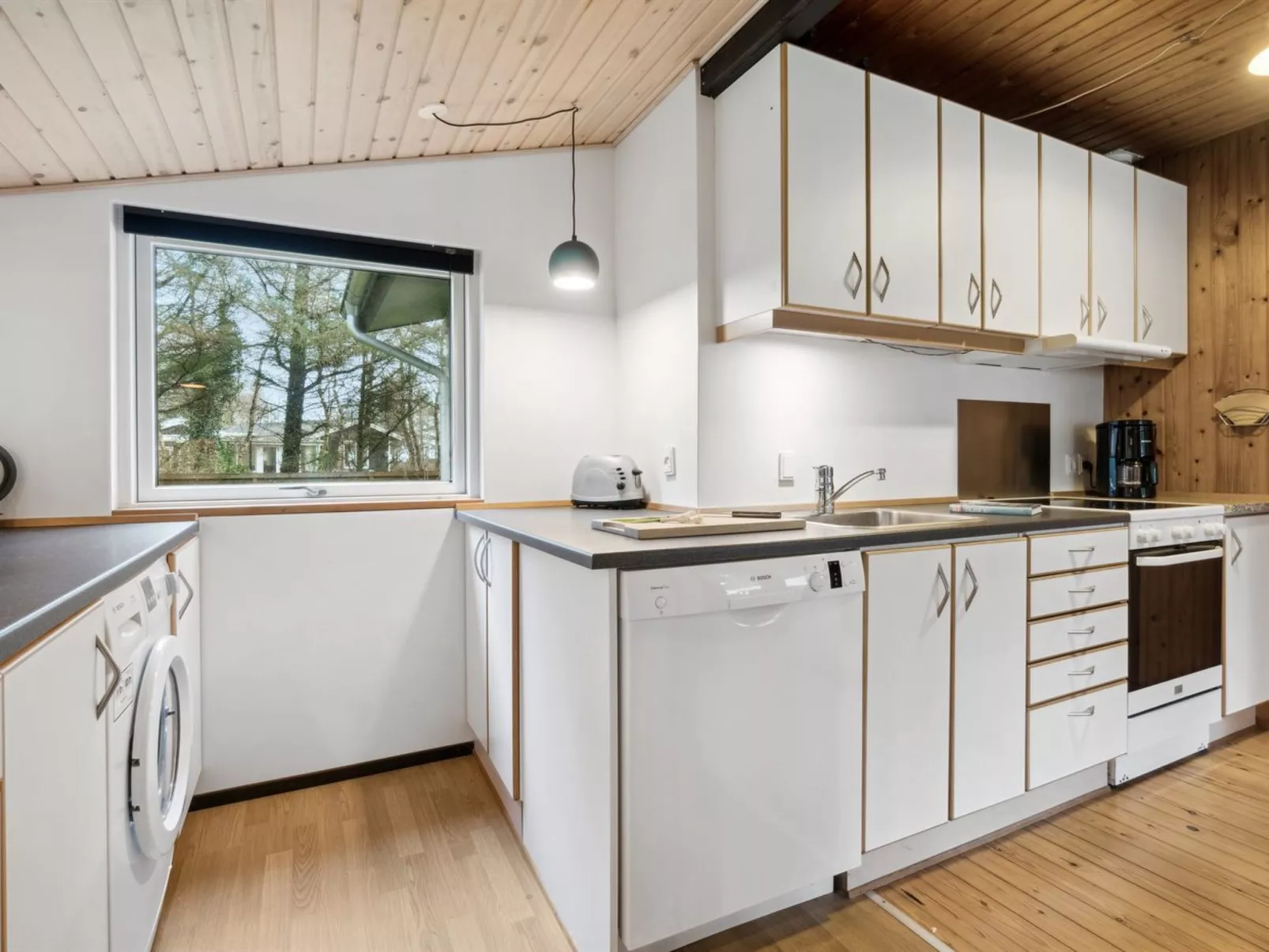 "Suri" - 200m to the fjord-Binnen