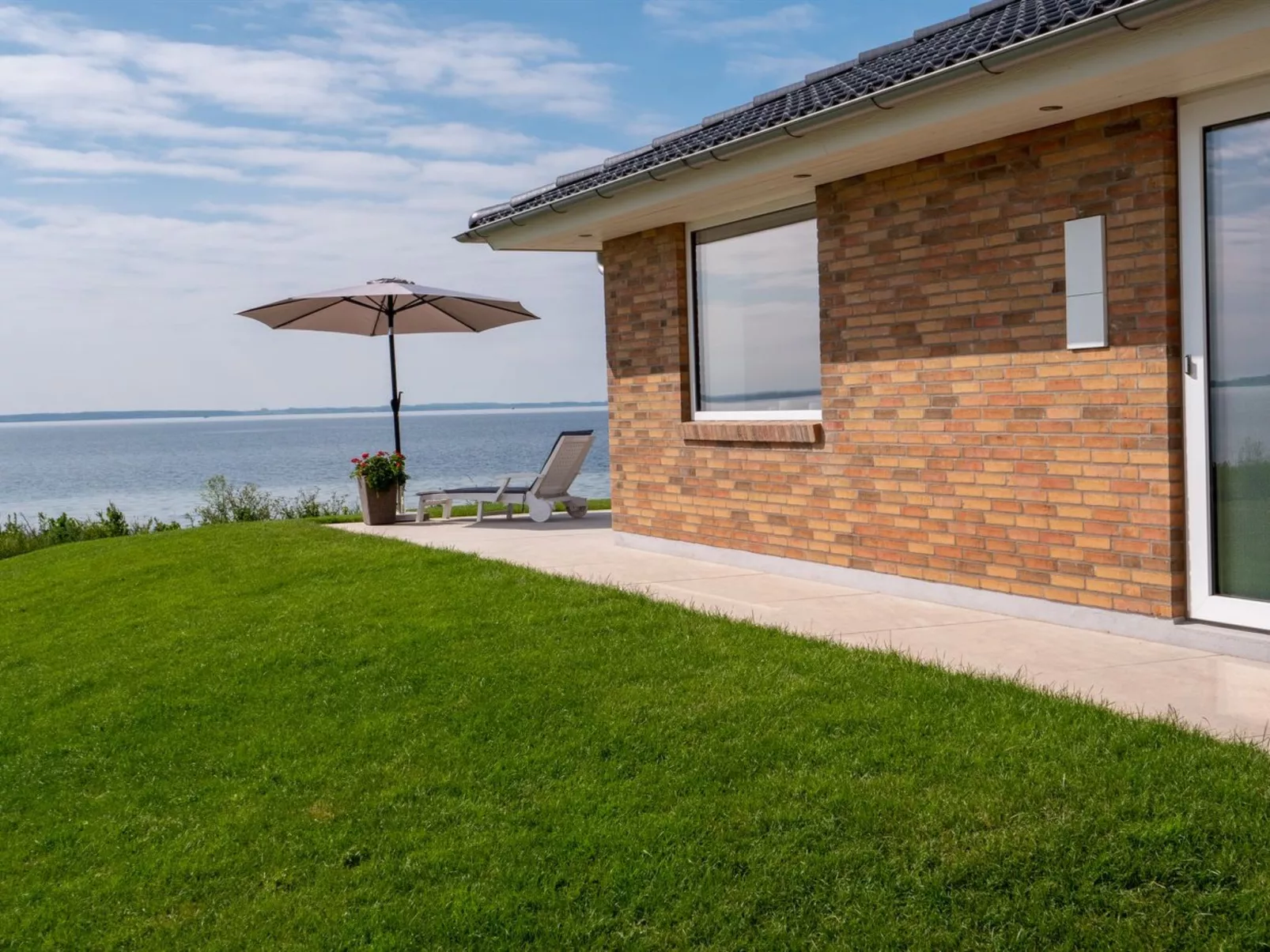 "Volmar" - 10m from the sea-Buiten