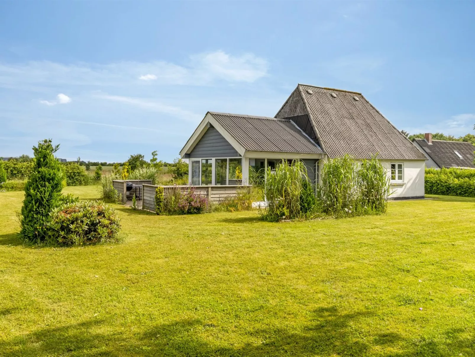 "Thrine" - 24km from the sea-Buiten