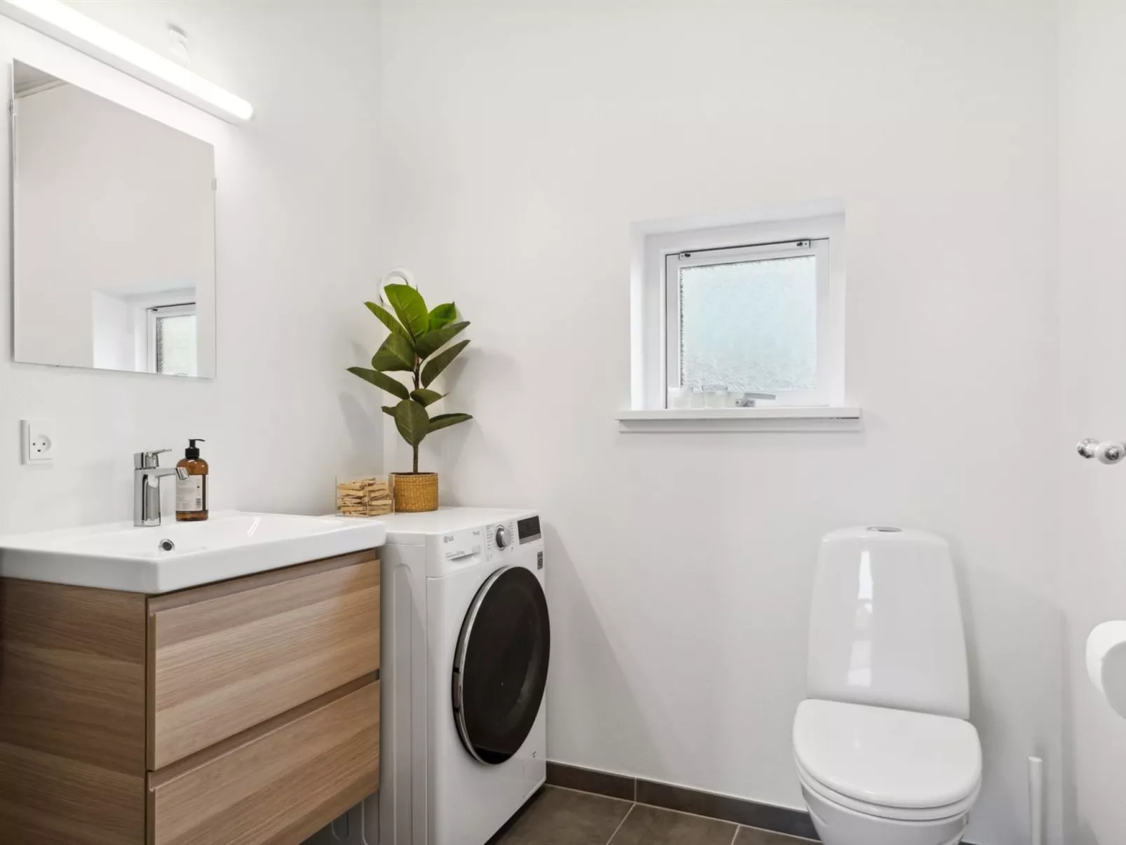 "Halvor" - 275m from the sea-Binnen