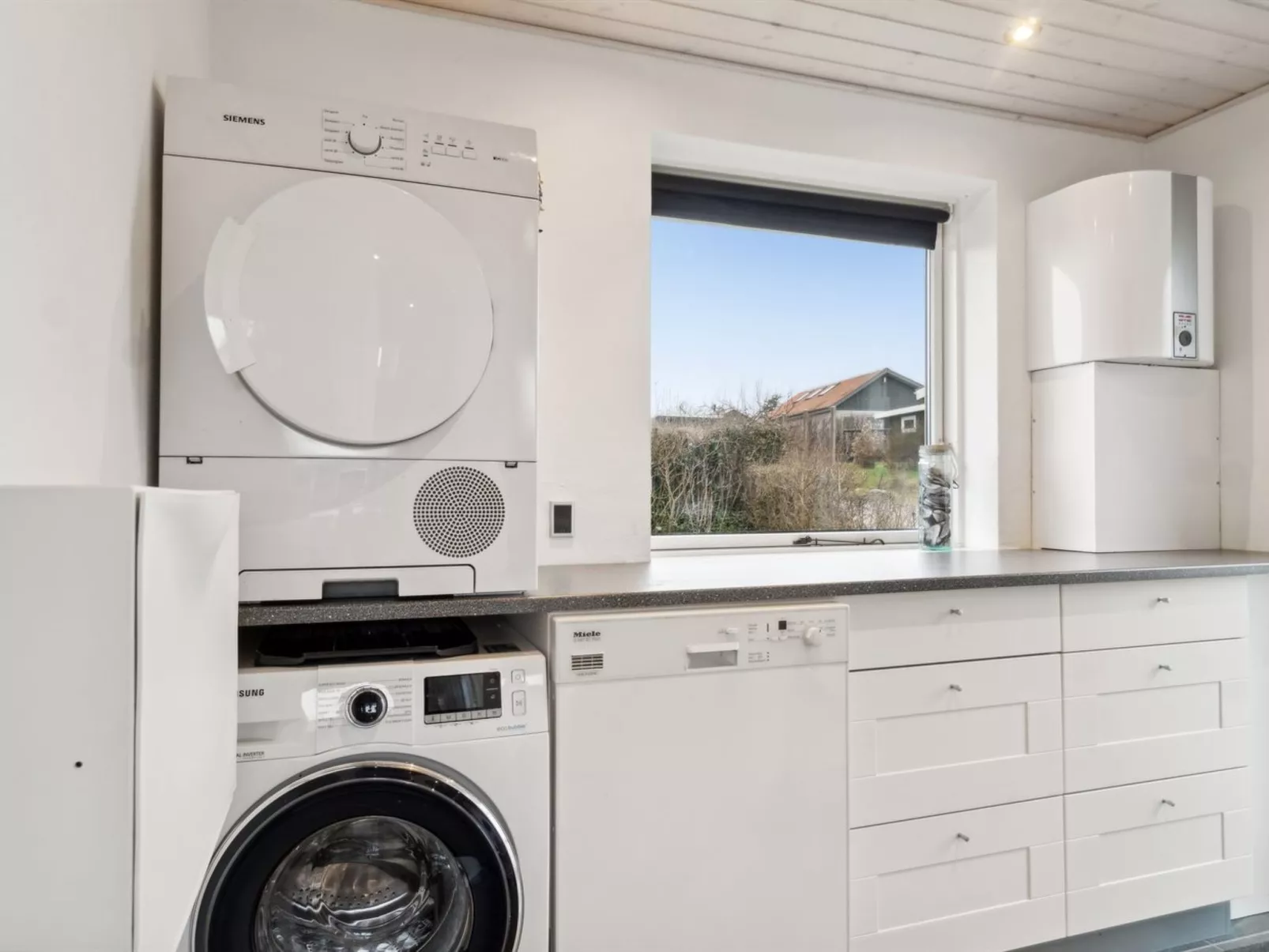 "Gyrid" - 150m from the sea-Binnen