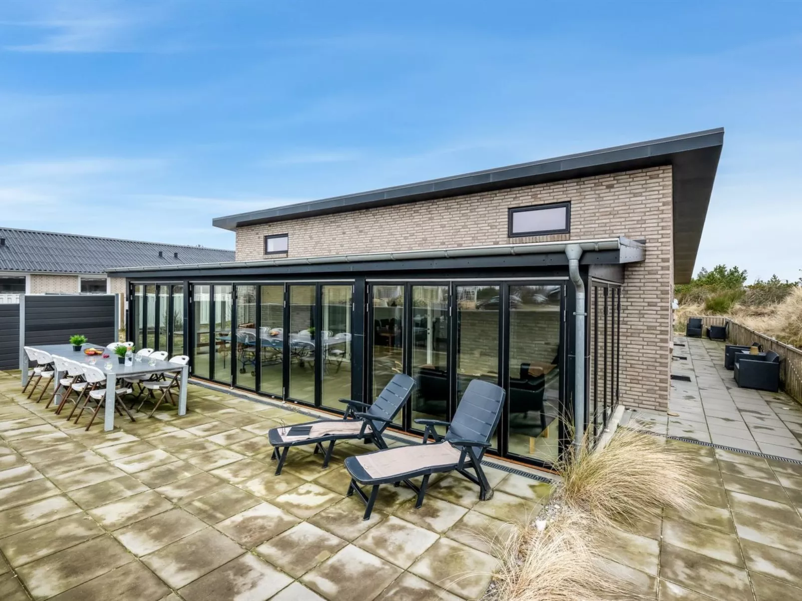 "Clarabelle" - 1.2km from the sea-Buiten