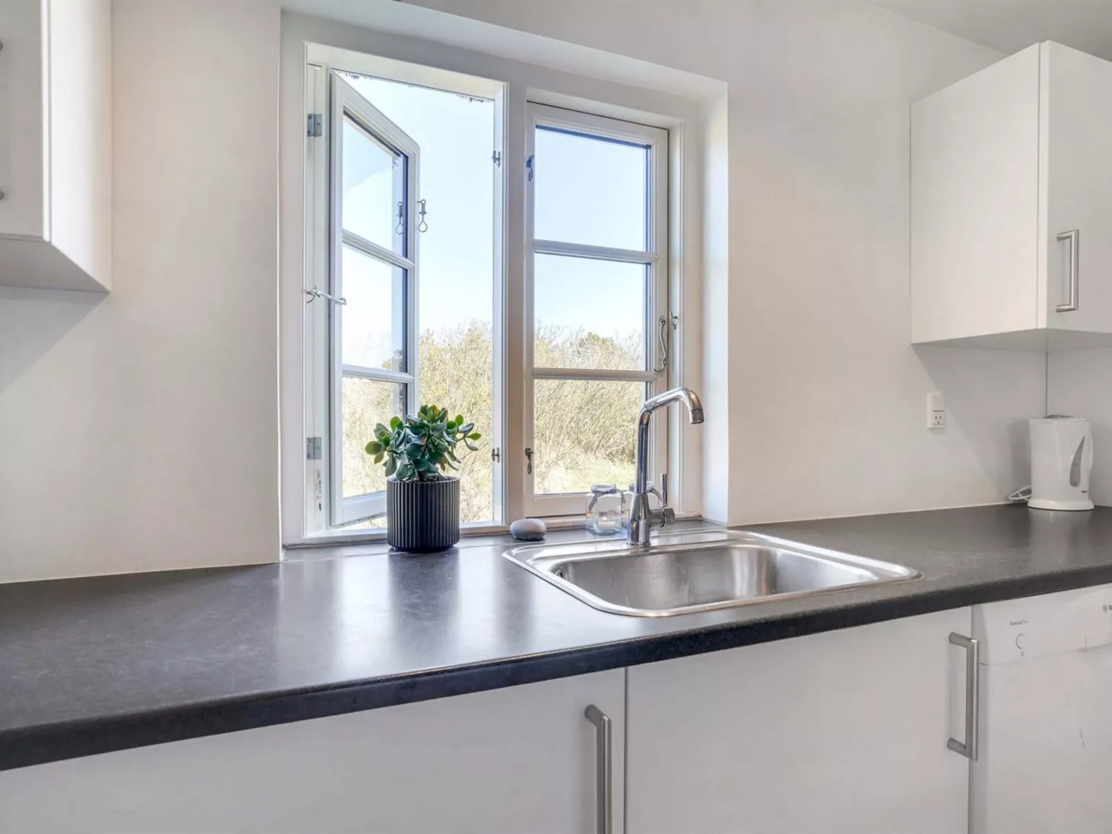 "Domnika" - 350m from the sea-Binnen