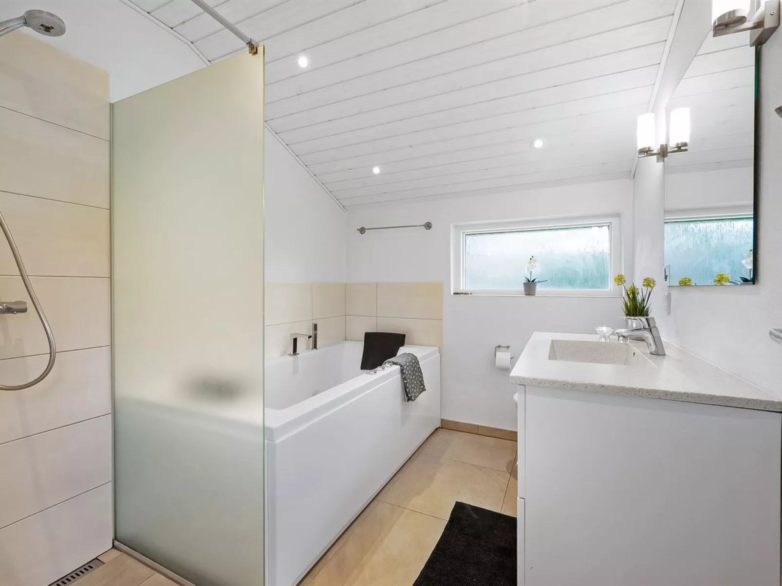 "Famke" - 1km from the sea-Binnen