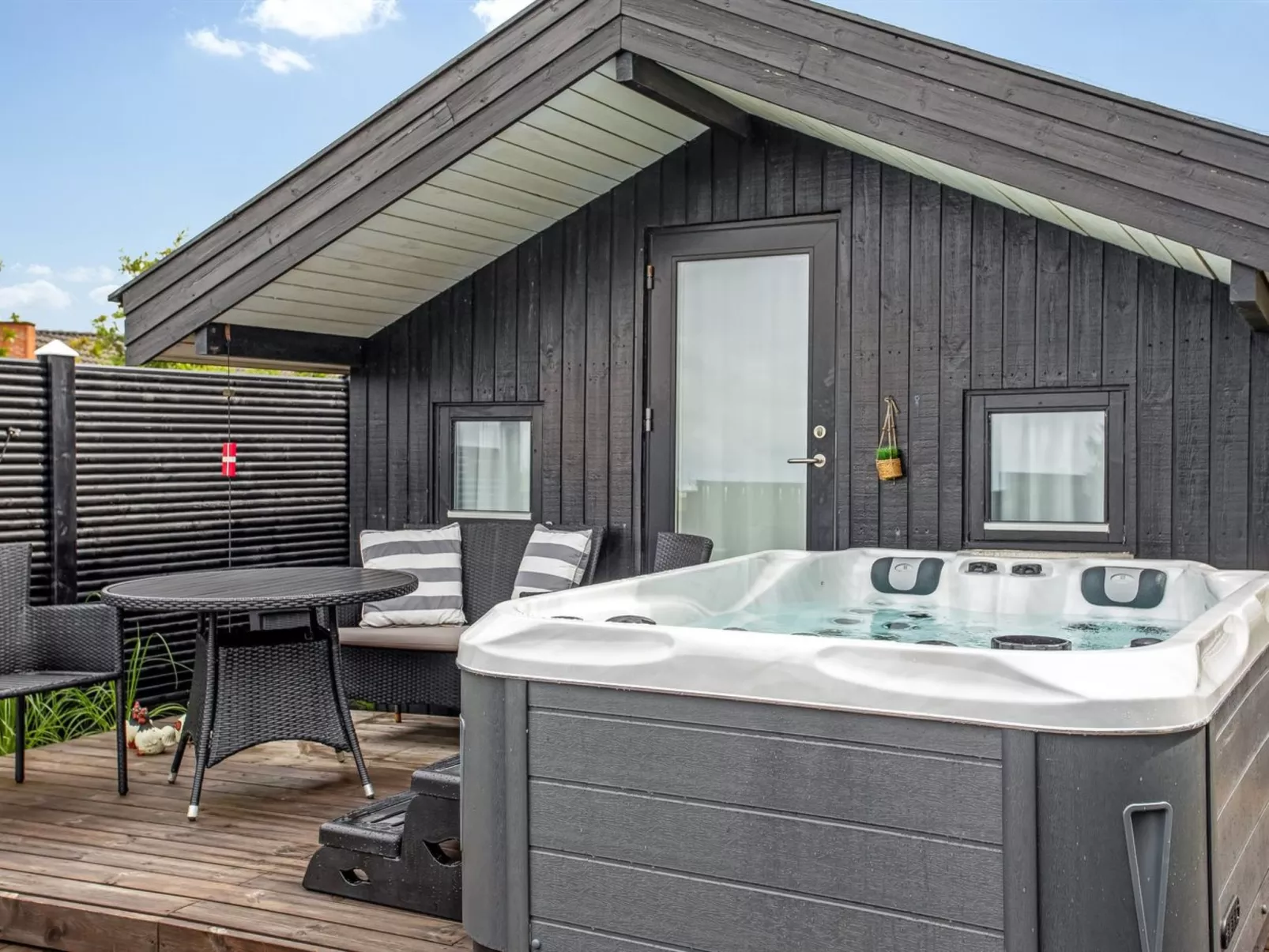 "Solfrid" - 150m from the sea-Binnen