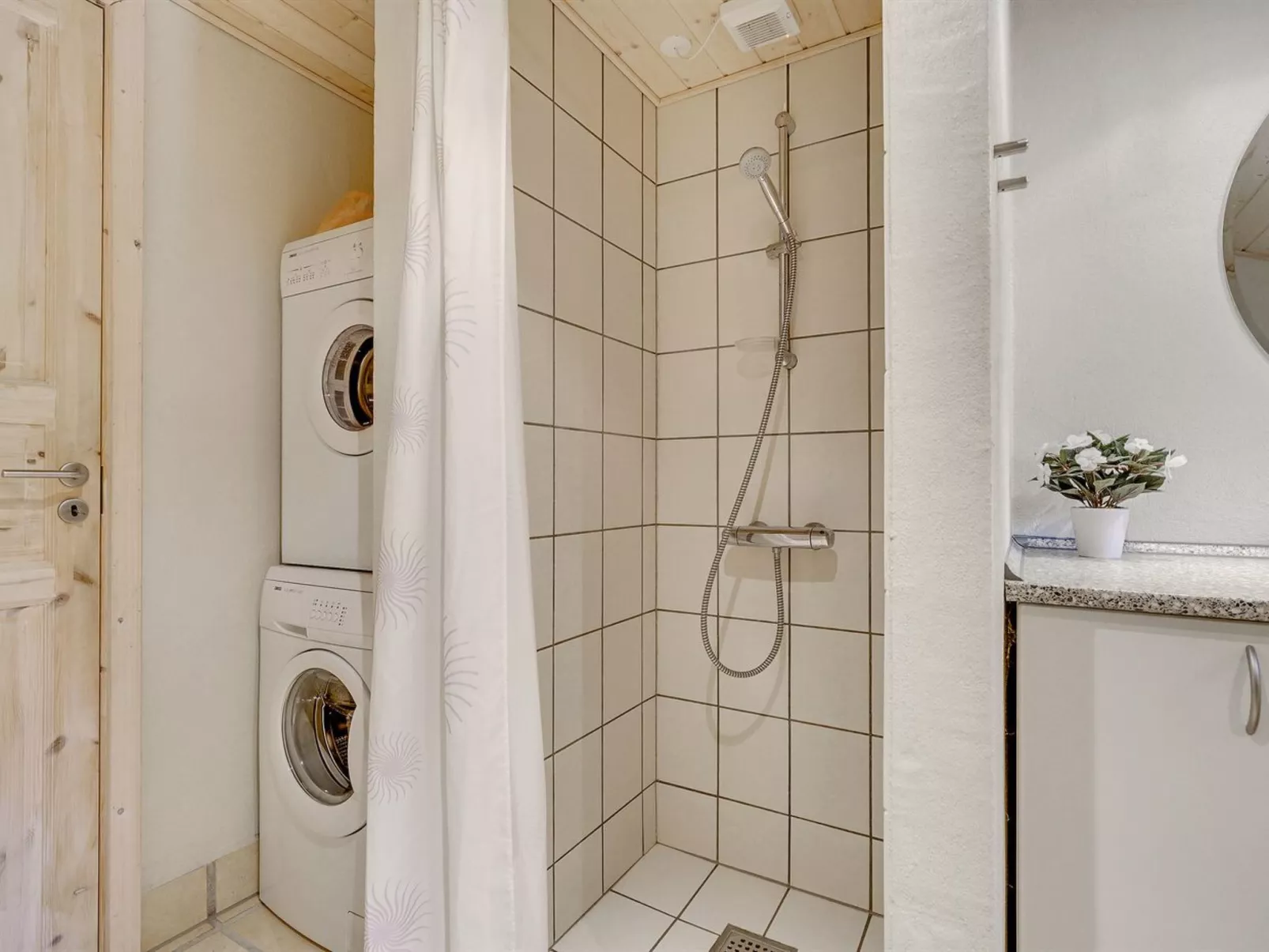 "Aviaja" - 12km from the sea-Binnen