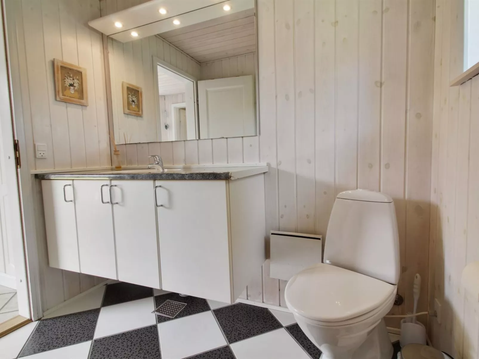 "Hillmari" - 200m from the sea-Binnen