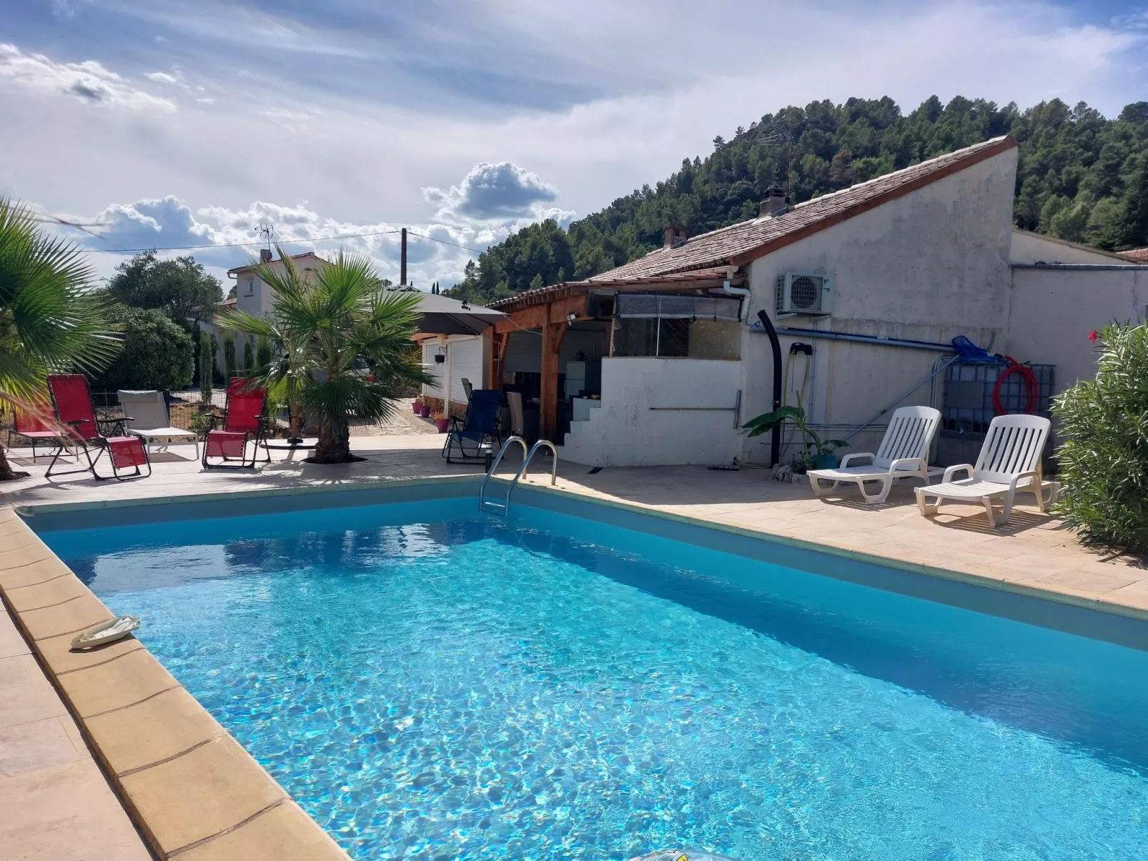 Les Lauriers Blancs-Buiten