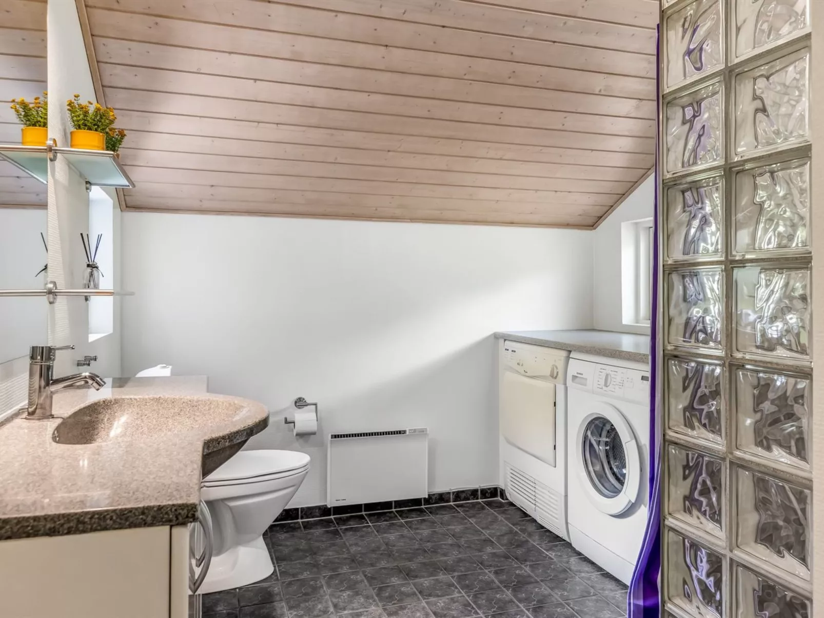 "Jette" - 30km from the sea-Binnen