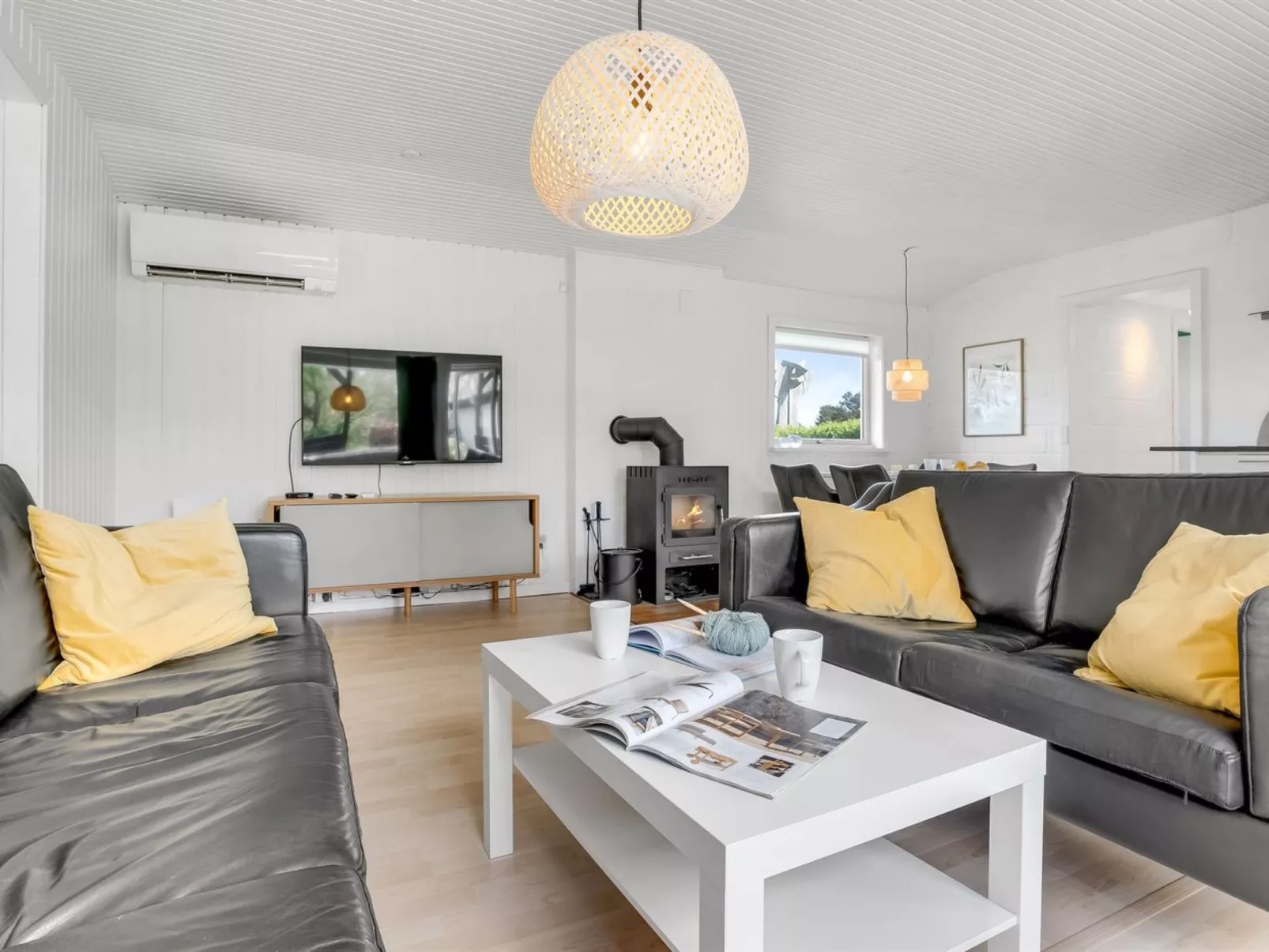 "Annastasia" - 400m from the sea-Binnen