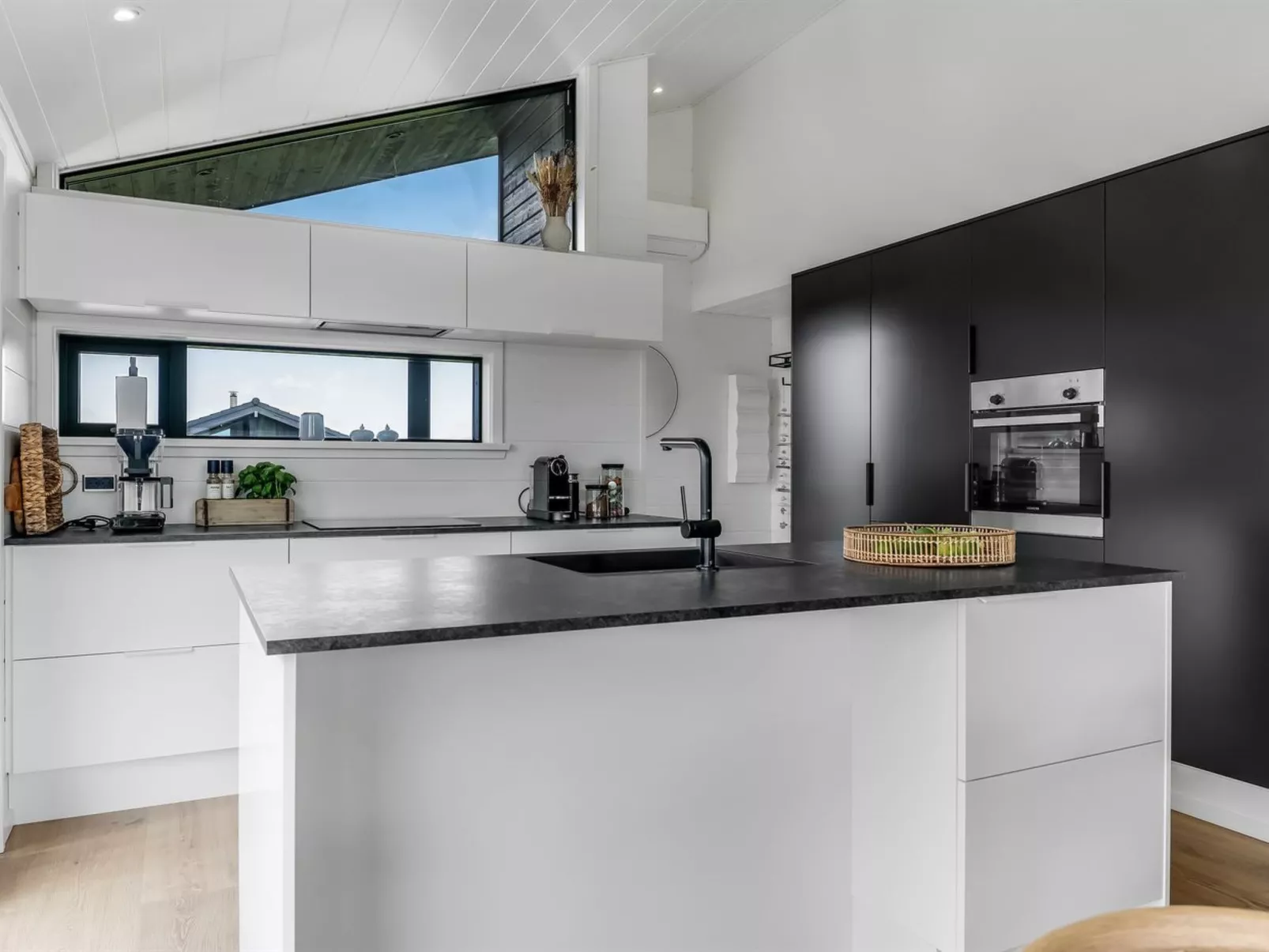 "Ata" - 400m from the sea-Binnen