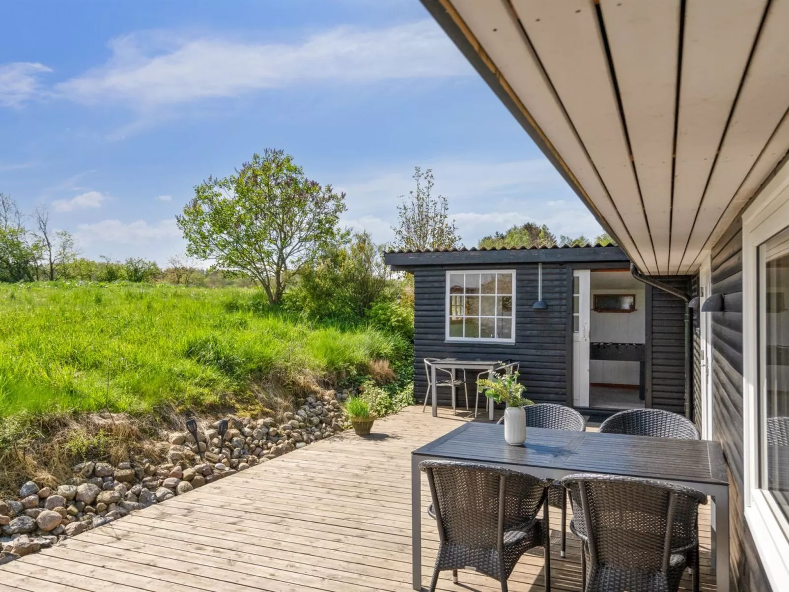 "Sölvy" - 300m from the sea-Buiten