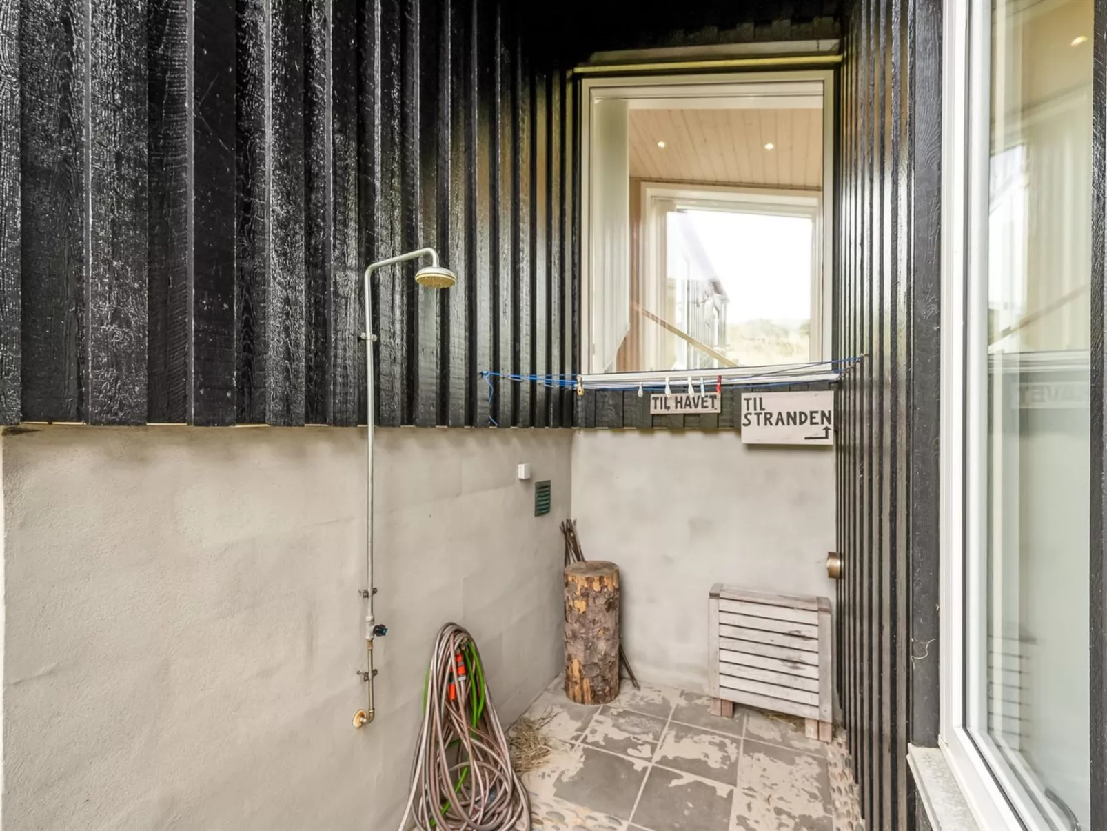 "Paaske" -  from the sea-Binnen