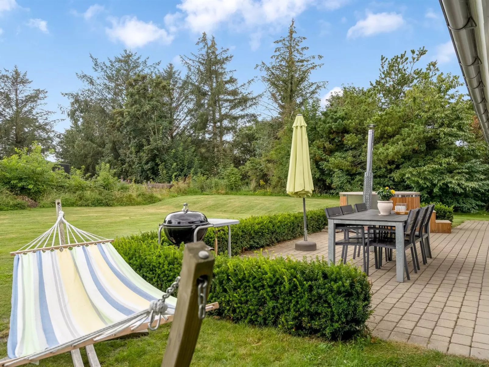 "Nauka" - 400m to the fjord-Buiten