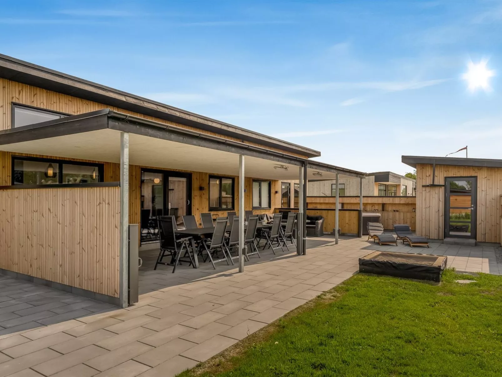 "Elevus" -  from the sea-Buiten