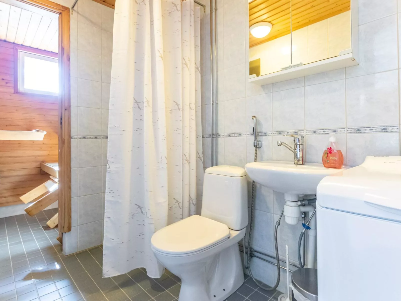 Outapailakka j 9 - Binnen