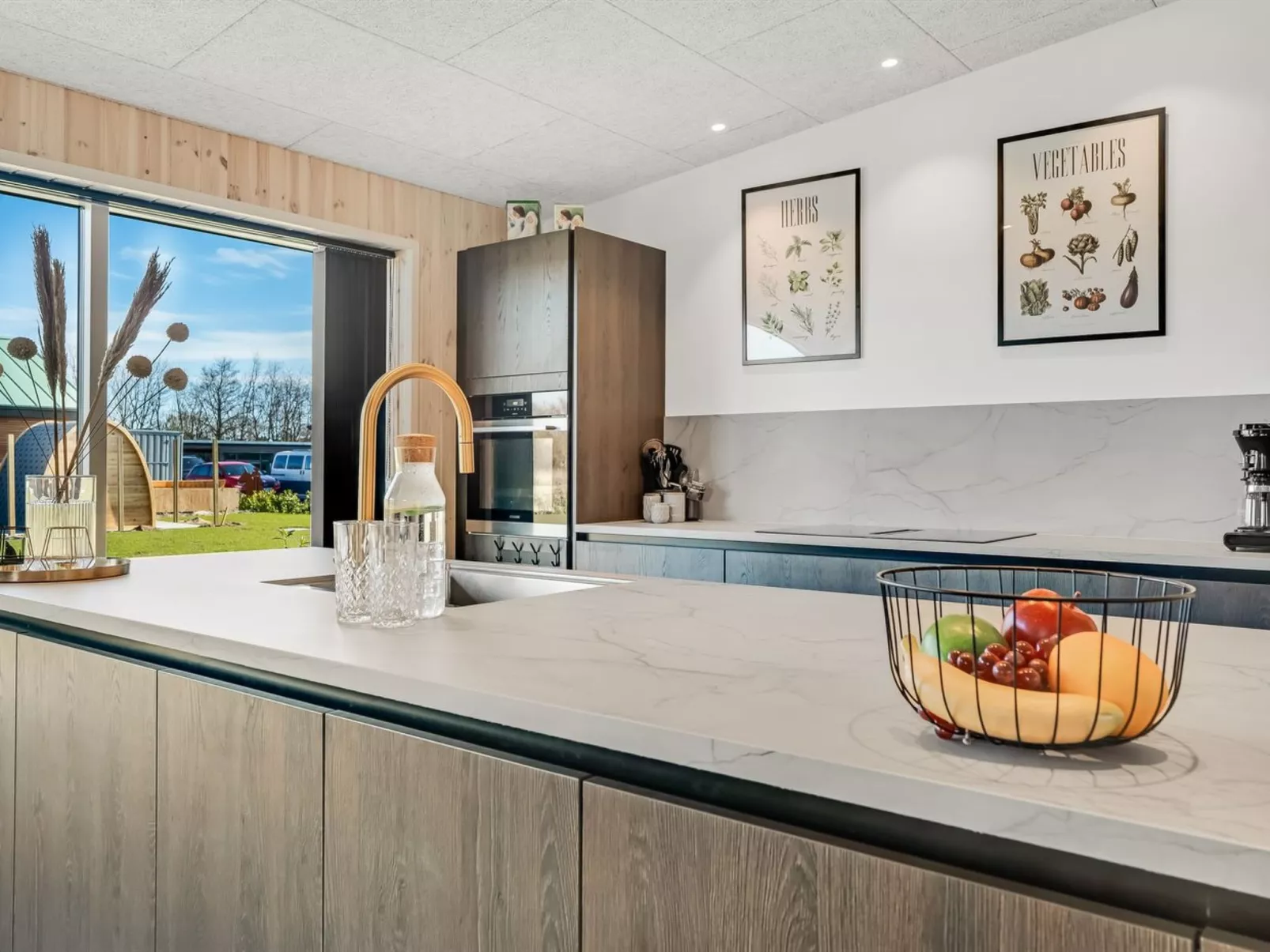 "Ilze" -  from the sea-Binnen