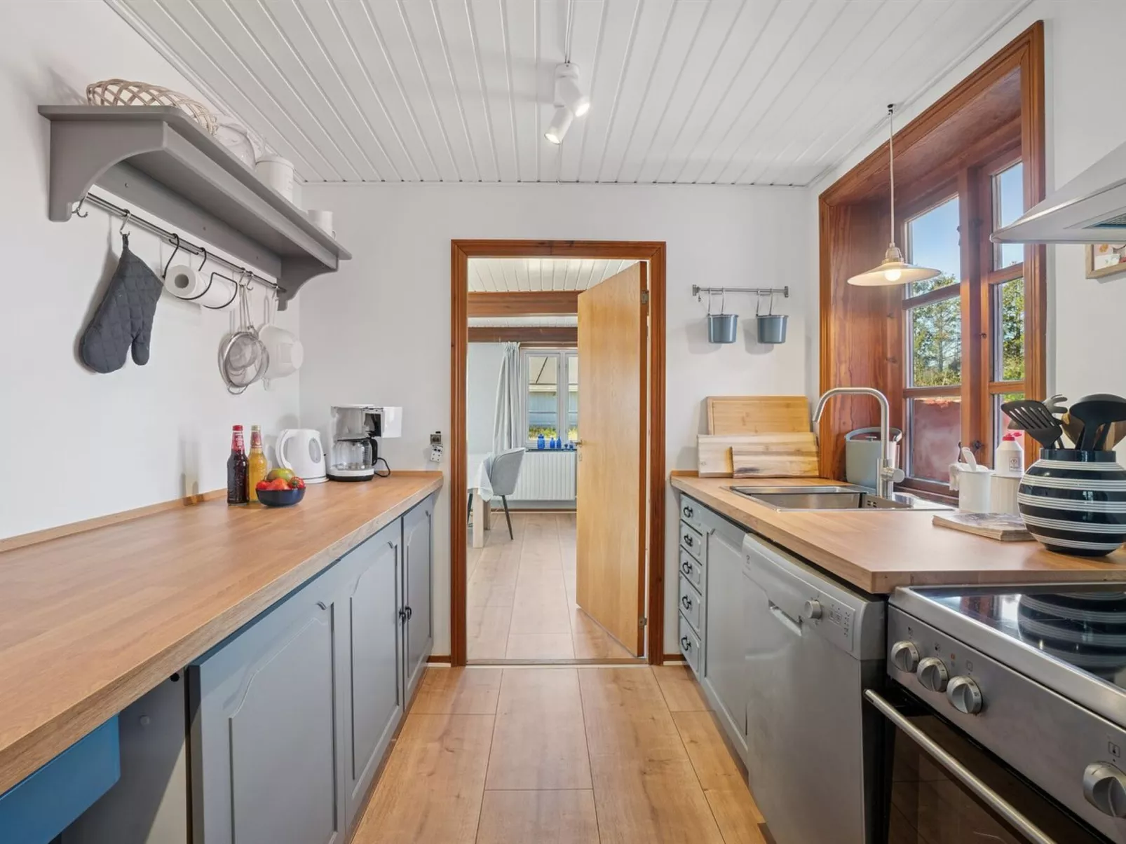 "Hakon" - 40m from the sea-Binnen