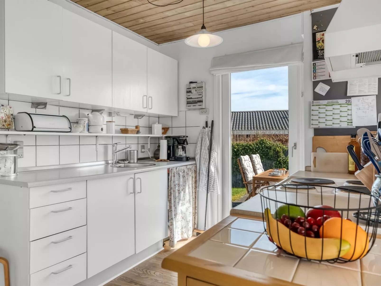 "Bara" -  from the sea-Binnen