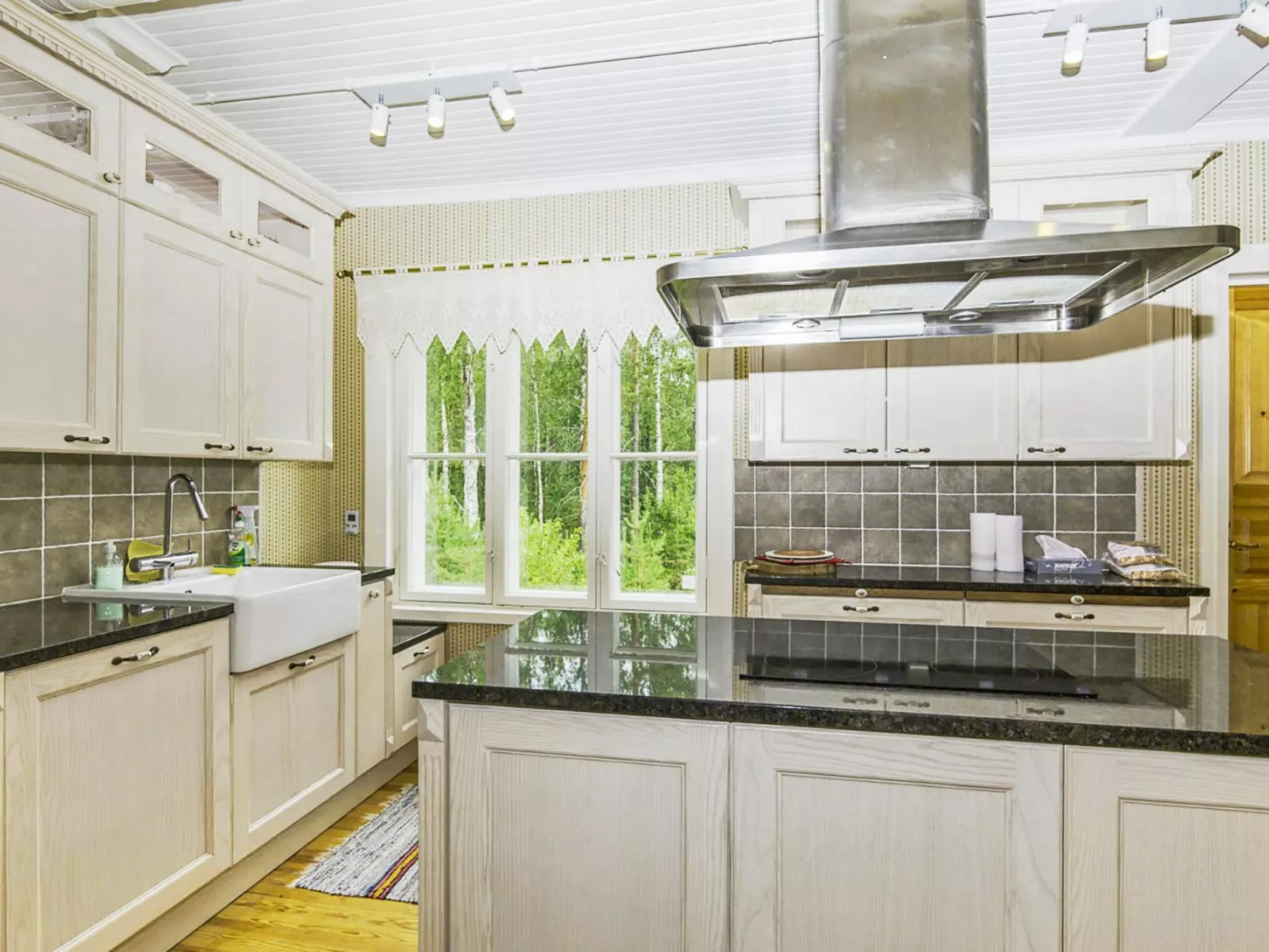 Villa kukkapää-Binnen