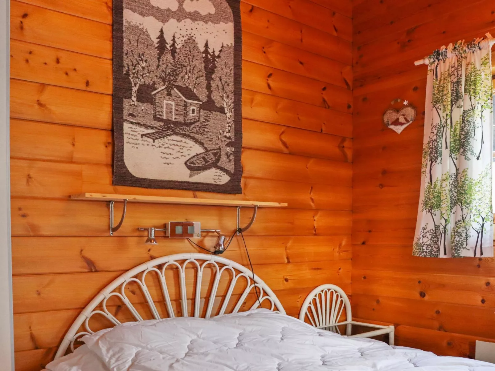 Alppitalo mökki-Binnen