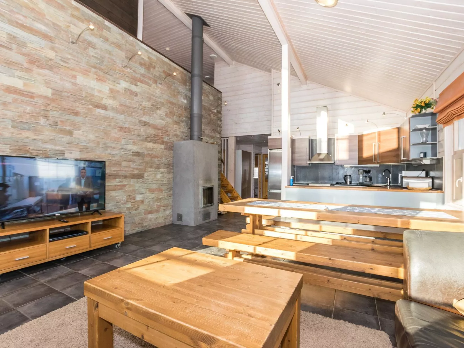 Aurinko-saaga 4 paritalo-Binnen