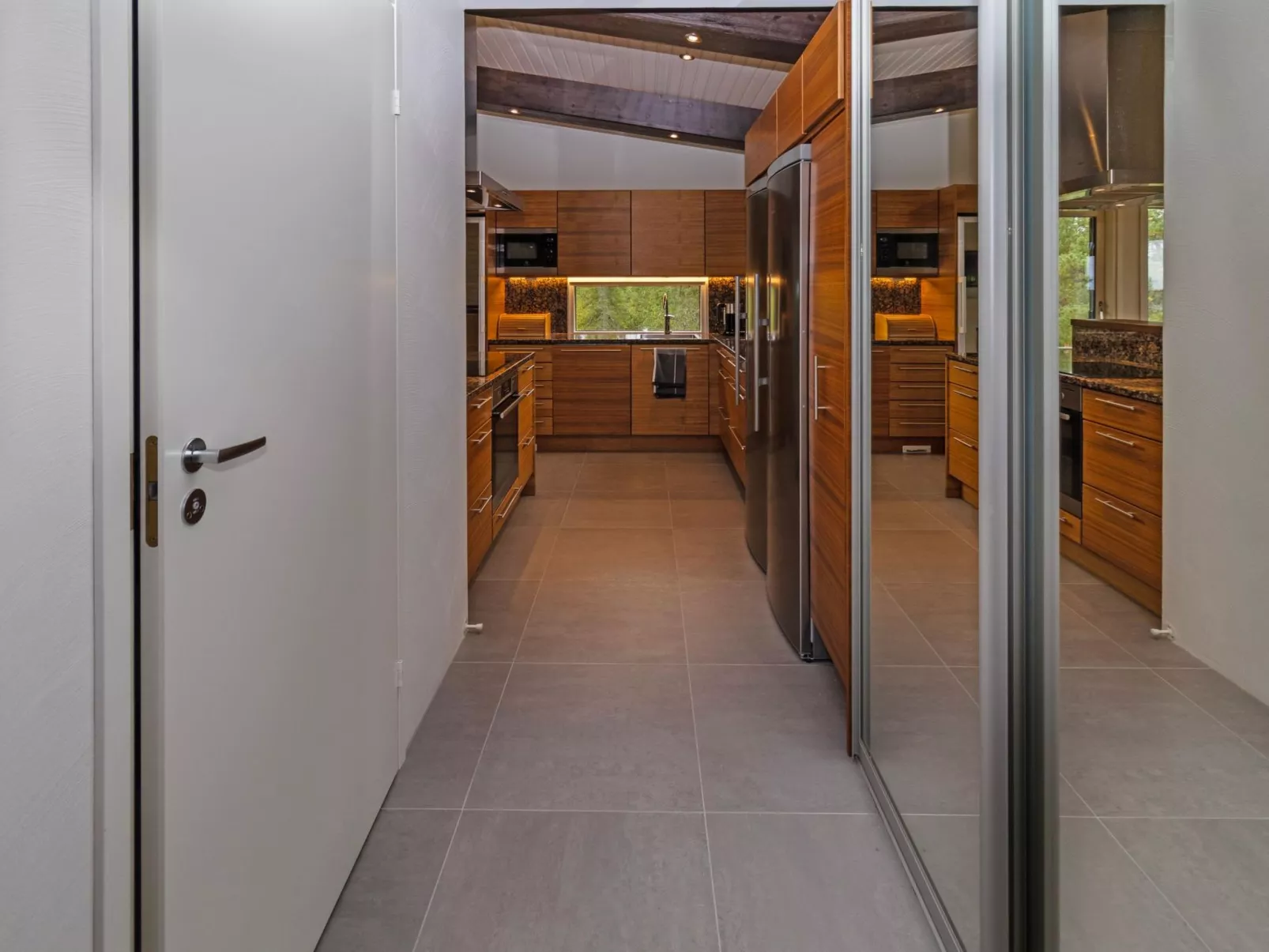 Holy lake chalet a-Binnen