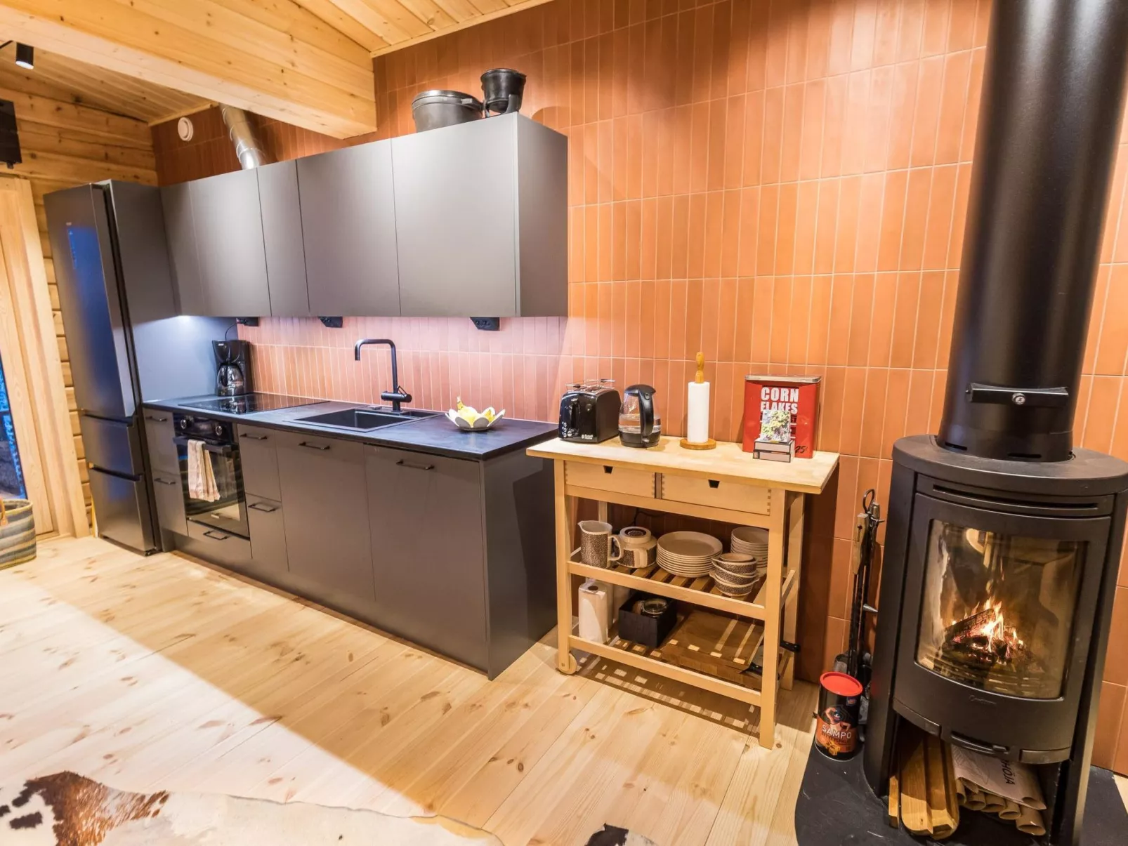 Kelokaltiokylän maja 22-Binnen