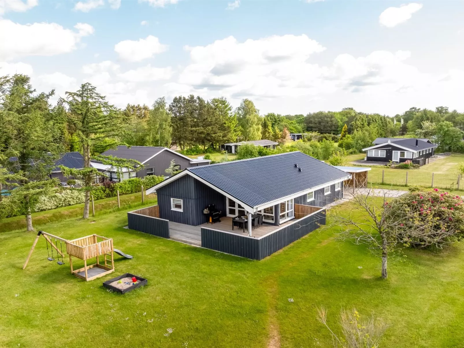 "Ebertine" - 740m to the fjord-Buiten