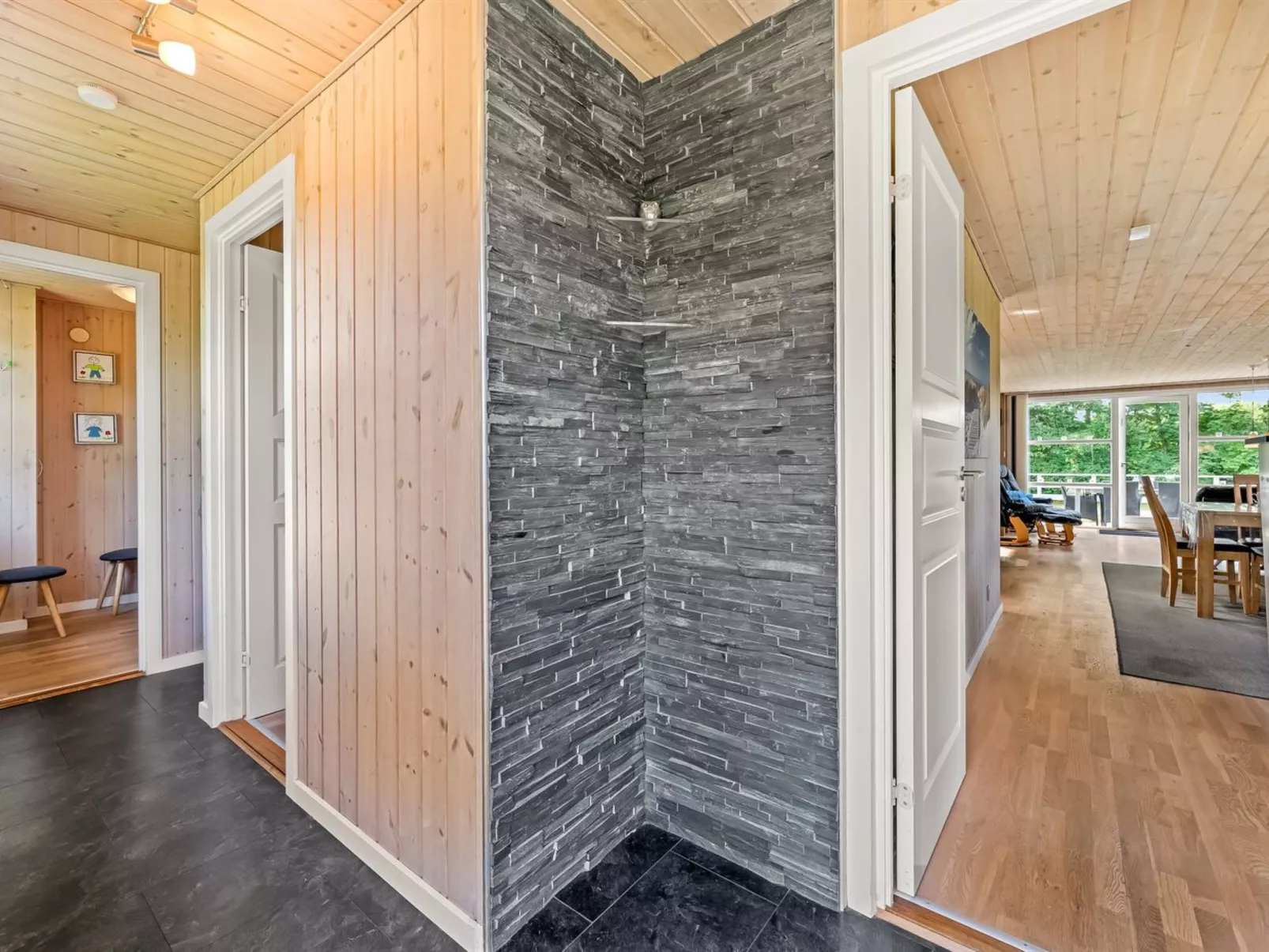 "Mina" - 600m to the fjord-Binnen