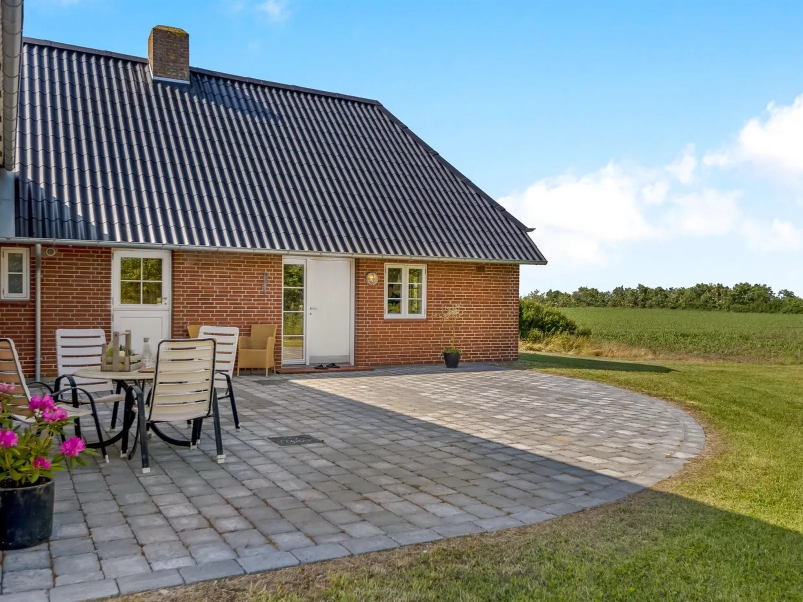 "Rahild" - 10km from the sea-Buiten