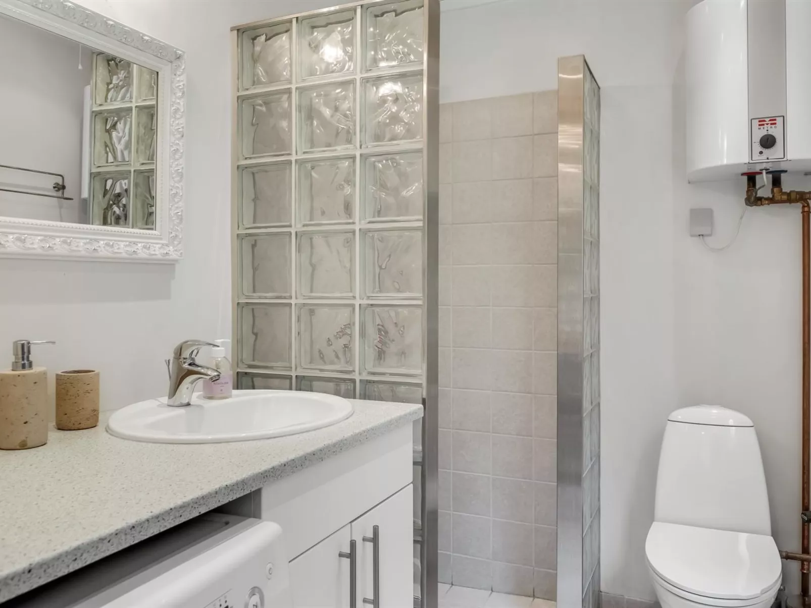 "Göran" - 30km from the sea-Binnen