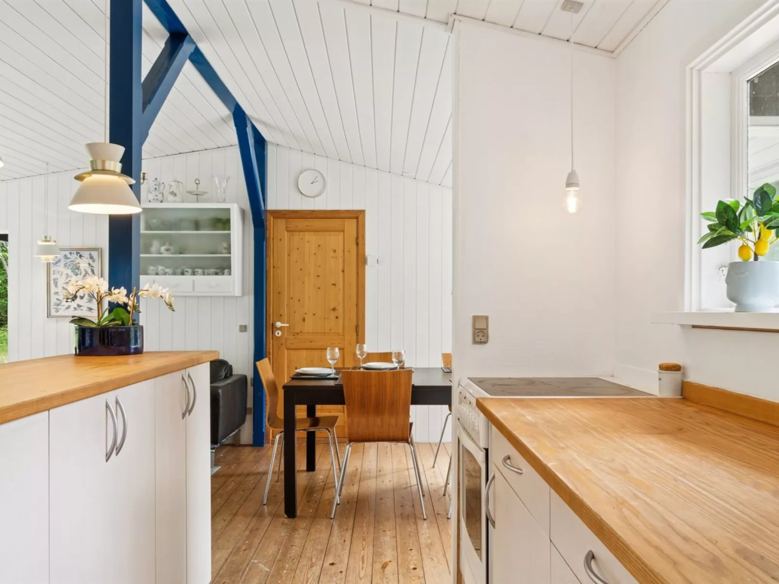 "Farman" - 200m from the sea-Binnen