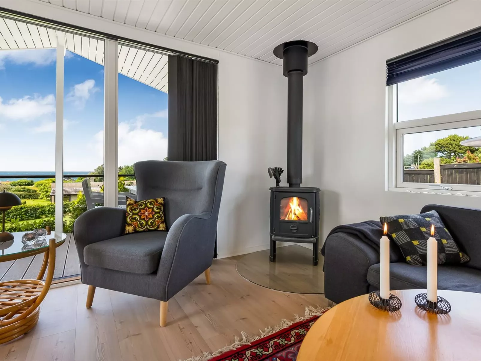 "Akira" - 250m from the sea-Binnen