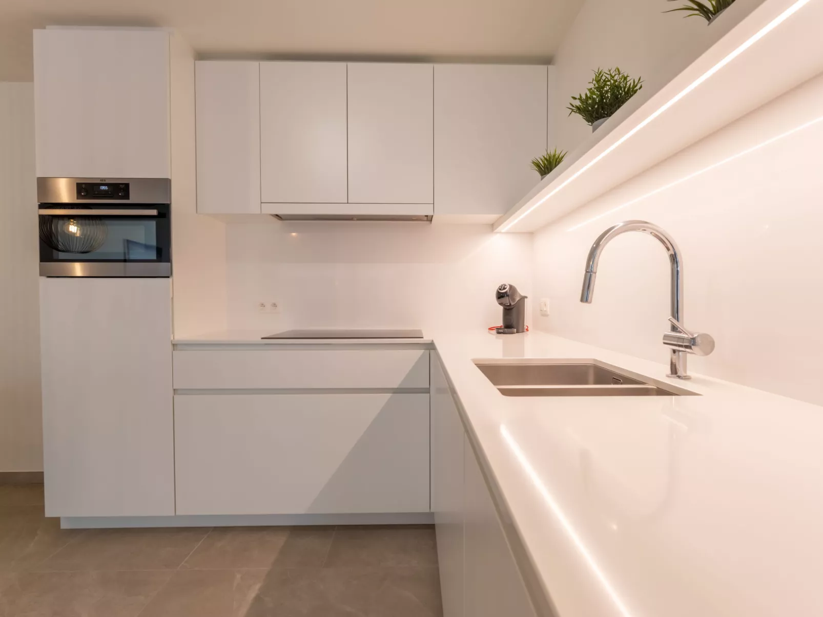 C-Dream I with lateral seaview-Binnen