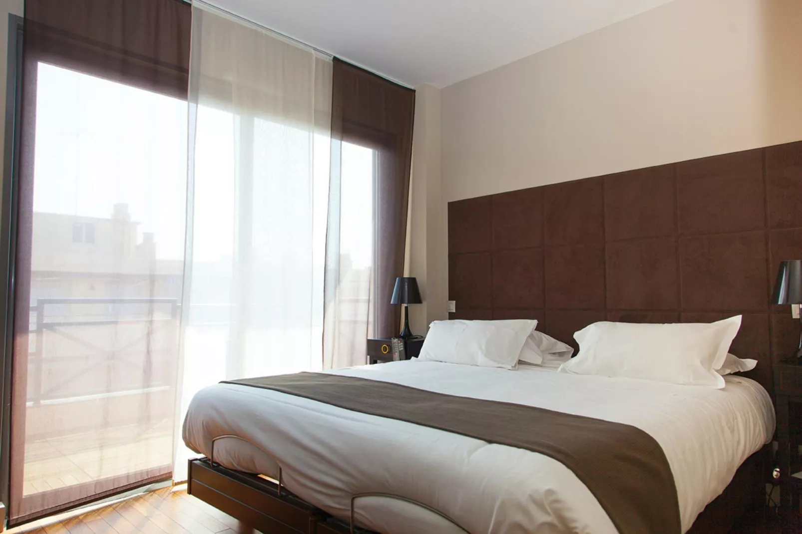 NEHÔ SUITES CANNES CROISETTE - Presidental suite with terrace-Slaapkamer