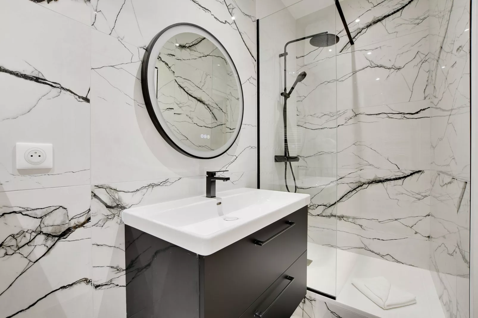 PB-14-GONCOURT-2-Badkamer