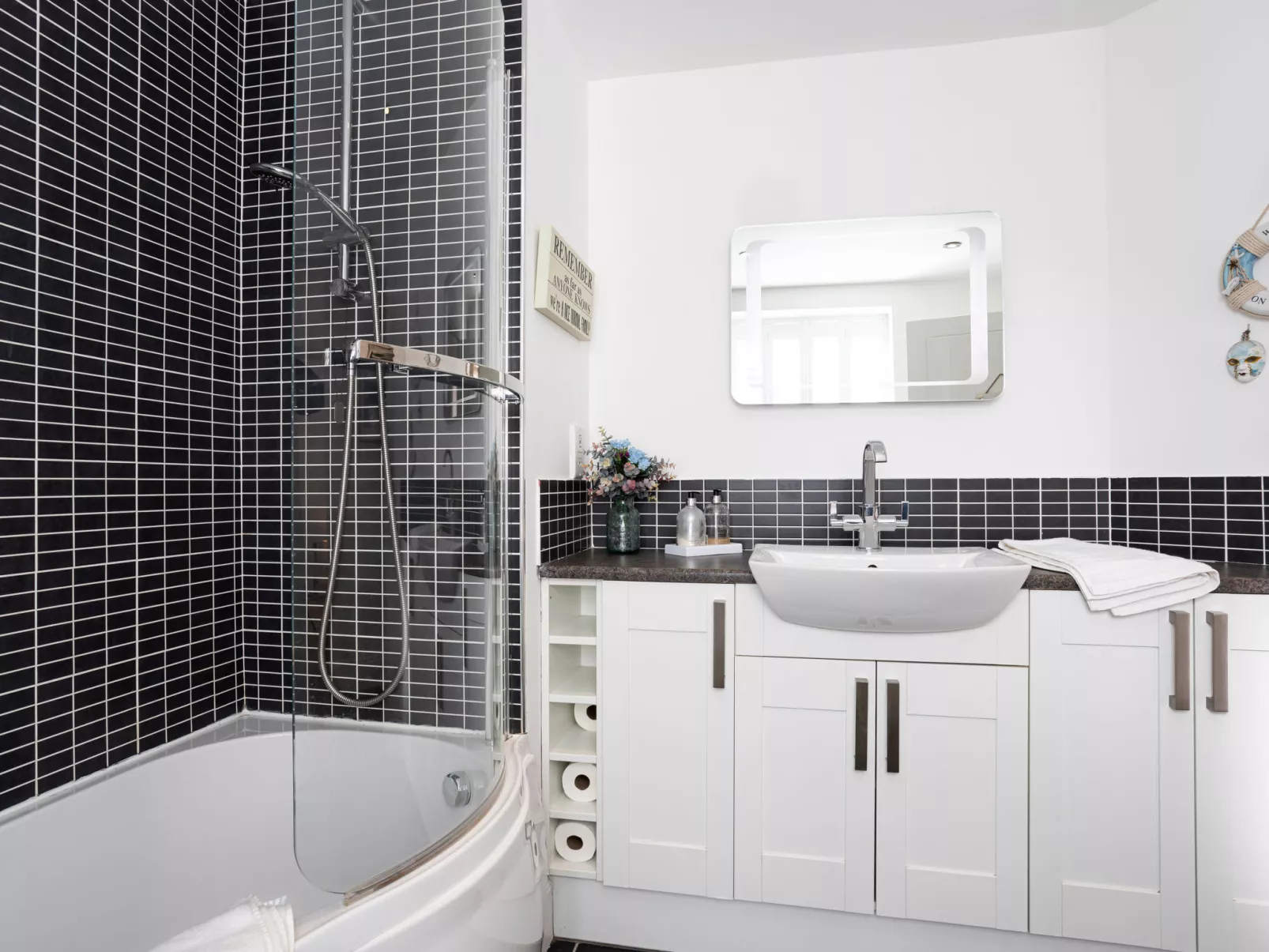 Lighthouse Cottage-Binnen