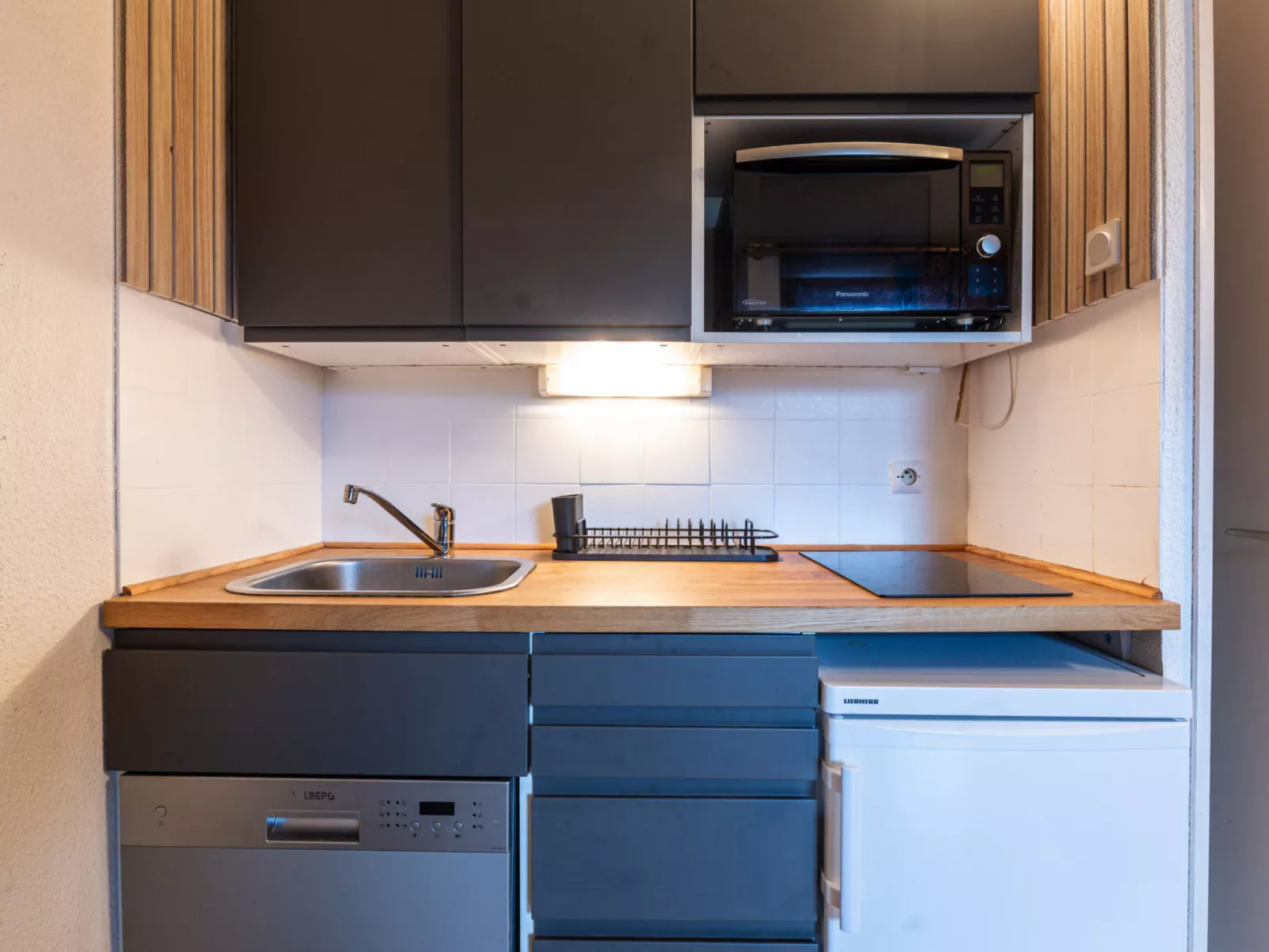 P. LES ESSERTS-Binnen